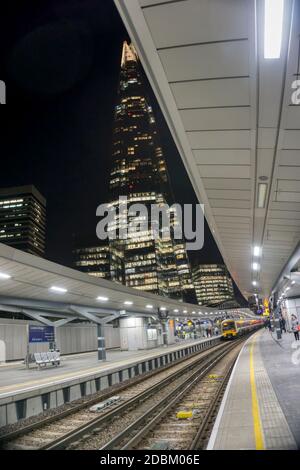 London Bridge Station bei Nacht. Stockfoto