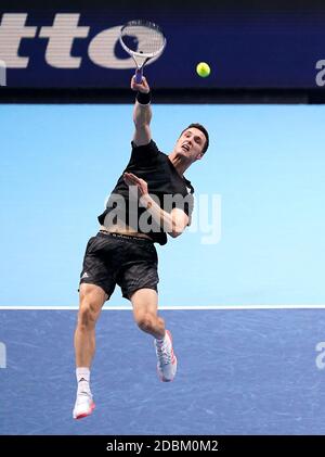 Joe Salisbury in Aktion während seinem Match am Tag drei der Nitto ATP-Finale in der O2 Arena, London verdoppelt. Stockfoto