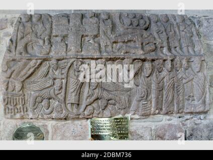 Der Wirksworth Stone - geschnitzter Stein angelsächsischer Sarkophag Deckel in Krypta der St. Mary's Church, Wirksworth Dorf, Derbyshire, England gefunden Stockfoto