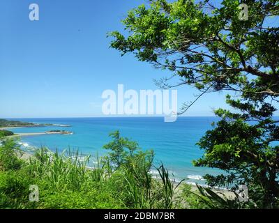 Der schöne Strand mit schönen Sand Coluds bule Himmel Taiwan Stockfoto