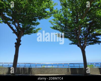 Der schöne Strand mit schönen Sand Coluds bule Himmel Taiwan Stockfoto