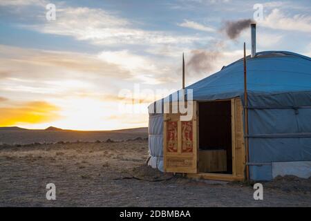 Eingang der offenen Jurte, Khongor, Mongolei Stockfoto