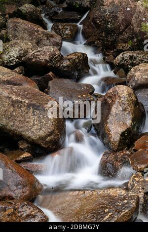 Wasserfall in Llyn Crafnant, Snowdonia, Nordwales Stockfoto