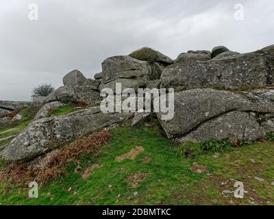 Helman Tor, Bodmin,, Lanlivery, der Saints Way führt durch das Helman Tor Nature Reserve und das prähistorische Hügelfort, Cornwall, Großbritannien, 17. November 202 Stockfoto