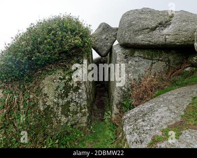 Helman Tor, Bodmin,, Lanlivery, der Saints Way führt durch das Helman Tor Nature Reserve und das prähistorische Hügelfort, Cornwall, Großbritannien, 17. November 202 Stockfoto