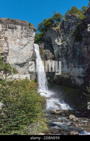 Senda Chorrillo del Salto, Schlucht, Felsen und Wasserfall, El Chalten, Patagonien, Argentinien Stockfoto