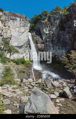 Senda Chorrillo del Salto, Schlucht, Felsen und Wasserfall, El Chalten, Patagonien, Argentinien Stockfoto