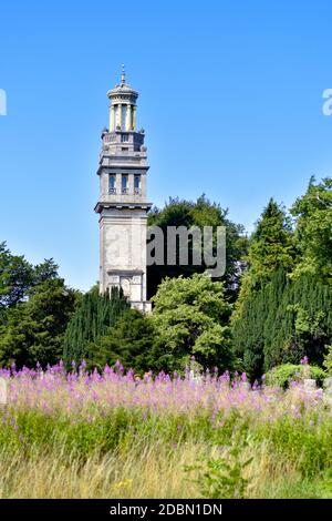 Beckfords Turm und Museum, auch bekannt als Lansdown Tower, Bath, Somerset an einem sonnigen Tag Stockfoto