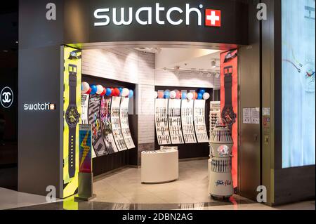 Hongkong, China. November 2020. Schweizer multinationaler Uhrenhersteller Swatch Markengeschäft in Hongkong. Kredit: Budrul Chukrut/SOPA Images/ZUMA Wire/Alamy Live Nachrichten Stockfoto
