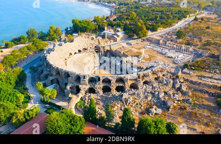 Luftaufnahme des Amphitheaters in der alten Seitenstadt, Provinz Antalya, Türkei Stockfoto