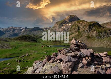 Blick auf die Seen von Ayous in den französischen Pyrenäen Stockfoto