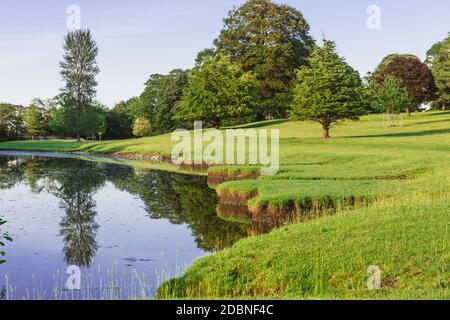 Eine Kurve im Fluss Bela im Dallam Park, Milnthorpe, Cumbria, Großbritannien Stockfoto