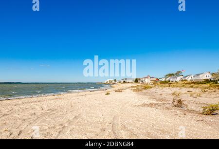 Landschaft des Strandes und Little Peconic Bay in Southampton, NY Stockfoto