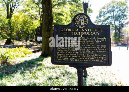 Atlanta, GA / USA - Oktober 30 2020: Zeichen zur Gründung des Georgia Institute of Technology im Jahr 1885 Stockfoto