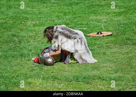 Alba Iulia, Rumänien - 04. Mai 2019: Kampf zwischen römischen Legionären und dakischen Kriegern während des Festivals Roman Apulum 'Revolta'. Stockfoto