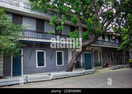 Puducherry / Pondicherry, Südindien: Ein von französischer Architektur beeinflusstes Gebäude im südlichen Teil von Stockfoto