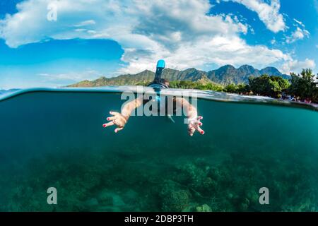 Frau schnorcheln, Ã‚Â Perebutan, Bali, Indonesien Stockfoto