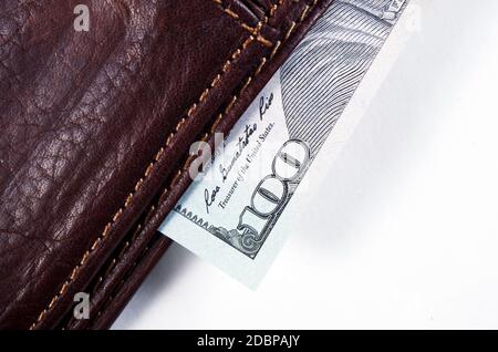 hundert US-Dollar Makro Nahaufnahme in Brieftasche Stockfoto