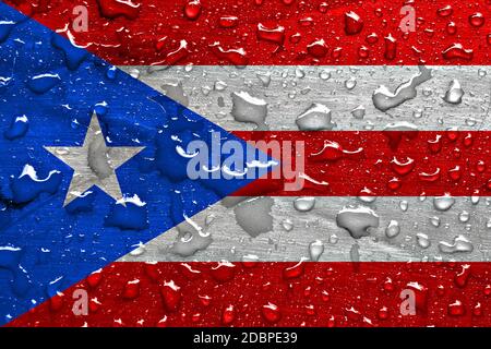 Flagge Puerto Rico mit Regentropfen Stockfoto