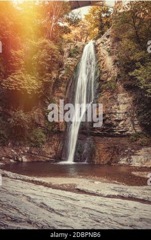 Wasserfall in botanischen Gärten. Tbilissi. Georgien Stockfoto