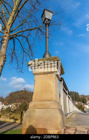 Geländer der Brücke über die Glan in Meisenheim Stockfoto