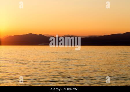 Schönen Sonnenuntergang am Gardasee in Italien Stockfoto