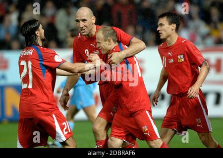 Liberec, Tschechische republik. Oktober 2006. Tschechische republik ''A'' gegen San Marino ''A'', 7:0, Gruppe D Euro 2008 Qualifikationsspiel, 7.10.2006, Liberec, CZE. Tschechische Fußballspieler freuen sich über nächstes Tor Gruppe D, EM 2008 Qualifying Fußballspiel gegen San Marino in Liberec (100 nord aus Prag). Von links Tomas Ujfalusi, David Jarolim, Jan Koller, David Lafata. Foto Slavek Ruta Kredit: Slavek Ruta/ZUMA Wire/Alamy Live News Stockfoto