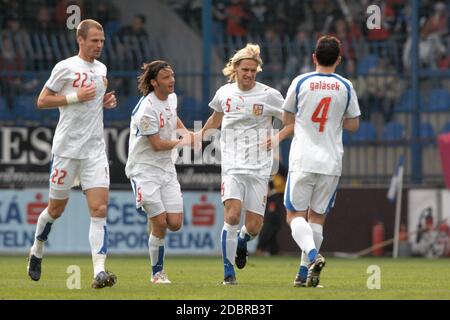 Liberec, Tschechische Republik. 28. März 2007. Euro 2008 Gruppe D qualifikationsspiel zwischen der Tschechischen Republik und Zypern, 1:0, Stadion u Nisy in Liberec (rund 120 km (80 Meilen) nördlich von Prag), 28. März 2007, CZE. Tschechische Spieler der Republik, von links, David ROZEHNAL, Marek Jankulovski, Radoslav Kovac, Petr Galasek feiern, nachdem sie gegen Zypern während der Euro 2008 D qualifying Fußball Match in Liberec. Andere Teams in der Gruppe D sind Irland, Slowakei, Deutschland, Wales und San Marino. Photo Credit: Slavek Slavek Ruta Ruta/ZUMA Draht/Alamy leben Nachrichten Stockfoto