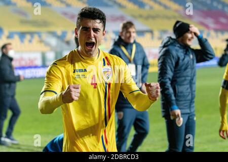 Ploiesti, Rumänien. November 2020. Alexandru Pascanu #4 von Rumänien feiert die Qualifikation für die europäische U-21-Meisterschaft 2021 Qualifying Round Spiel zwischen den Nationalmannschaften von Rumänien und Dänemark im 'Ilie Oana' Stadion in Ploiesti, Rumänien. 17.11.2020. Foto: Copyright 2020, Quelle: Cronos/Alamy Live News Stockfoto