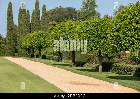 Eyrignac, Frankreich - 2. September 2018: Das malerische Jardins du Manoir d Eyrignac in der Dordogne. Frankreich Stockfoto