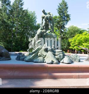 Bydgoszcz, Polen - 26. Juni 2020: Sintflutbrunnen, monumentale Skulptur Brunnen stellt den Höhepunkt Moment der biblischen Flut Stockfoto