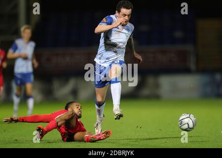 HARTLEPOOL, ENGLAND. 17. NOVEMBER David Parkhouse im Einsatz mit Jamie Rekord von Wrexham während des Vanarama National League-Spiels zwischen Hartlepool United und Wrexham im Victoria Park, Hartlepool am Dienstag, 17. November 2020. (Kredit: Mark Fletcher - MI News ) Kredit: MI Nachrichten & Sport /Alamy Live Nachrichten Stockfoto