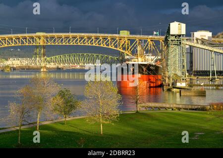 Bulk Carrier Ship Iraklis im Viterra Cascadia Grain Terminal, Port of Vancouver, Vancouver, British Columbia, Kanada. Stockfoto