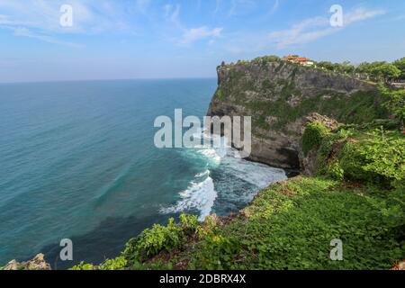 Pura Luhur Uluwatu Tempel ist ein balinesischer Hindu-See-Tempel in Bali, Indonesien. Es ist bekannt für seine herrliche Lage, auf einer Klippe thront. Ama Stockfoto