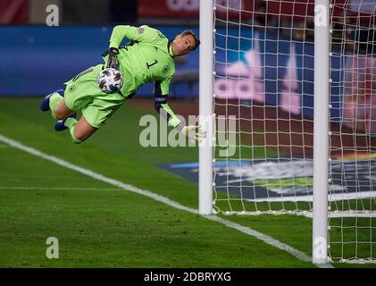 Sevilla, Spanien. November 2020. Manuel Neuer tritt beim Gruppenspiel der UEFA Nations League zwischen Spanien und Deutschland im Estadio La Cartuja in Sevilla, Spanien, am 17. November 2020 an. Quelle: Pablo Morano/Xinhua/Alamy Live News Stockfoto