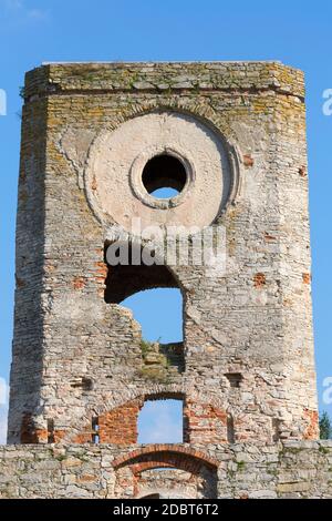 Ujazd, Polen - 10. Juli 2020 : Ruinen der Burg Krzyztopor aus dem 17. Jahrhundert, palazzo im italienischen Stil in fortezza. Es wurde von einem polnischen Adligen und VOI gebaut Stockfoto