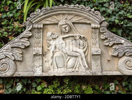 Wandkacheln - Fliesen mit einer Krippe im tropischen Garten des Monte Palace, Funchal, Madeira, Portugal Stockfoto