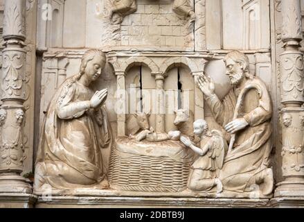 FUNCHAL, PORTUGAL - 2. SEPTEMBER 2016: Kritzelchen - Kacheln mit einer Krippe im tropischen Garten des Monte Palace, Funchal, Madeira, Portugal Stockfoto