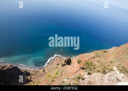 Die Felswand von Cabo Girao, direkt vom Aussichtspunkt aus gesehen. Madeira. Portugal Stockfoto