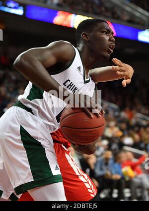 Los Angeles, Kalifornien. Februar 2017. Onyeka Okongwu #21.das CIF-SS Open DIV Semi Final Boys Prep Basketball Spiel.Mater Dei vs Chino Hills im Galen Center auf dem Campus der USC in Los Angeles, Kalifornien.Mandatory Photo Credit: Louis Lopez/Modern Exposure/Cal Sport Media/Alamy Live News Stockfoto