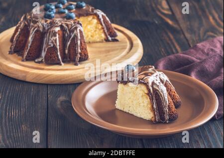 Zitronenkuchen mit Schokoladenüberzug Stockfoto