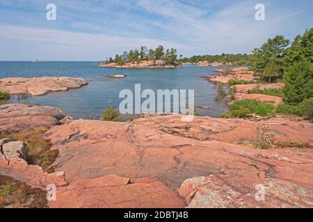 Abgelegenes Rocky Lakeshore am Lake Huron im Killarney Provincial Park in Ontario, Kanada Stockfoto