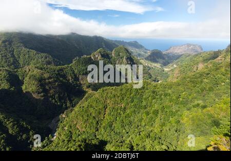 Aussichtspunkt über der Nordküste von Madeira, Portugal Stockfoto