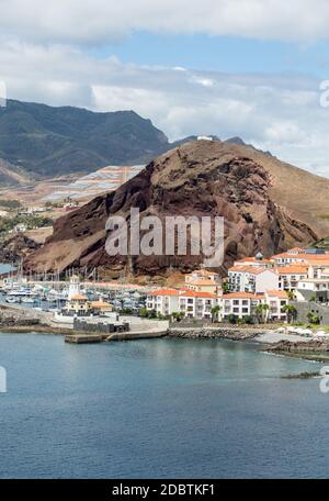 Prainha liegt in der Nähe der atemberaubenden Gegend von Ponta de Sao Lourenço, dem östlichen Teil von Madeira, Portugal Stockfoto