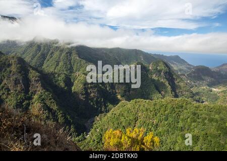 Aussichtspunkt über der Nordküste von Madeira, Portugal Stockfoto