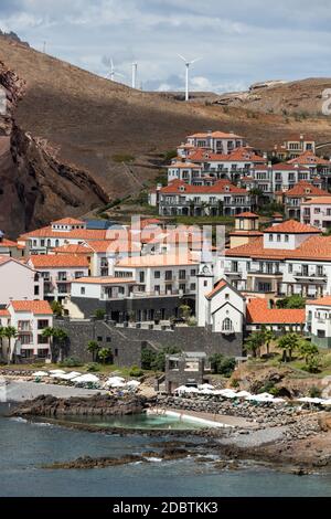 Prainha liegt in der Nähe der atemberaubenden Gegend von Ponta de Sao Lourenço, dem östlichen Teil von Madeira, Portugal Stockfoto