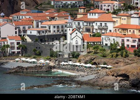 Prainha liegt in der Nähe der atemberaubenden Gegend von Ponta de Sao Lourenço, dem östlichen Teil von Madeira, Portugal Stockfoto