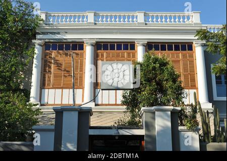 Pondicherry, INDIEN - Februar 2020: Der Sri Aurobindo Ashram. Der Innenhof ist ein Ort der Meditation rund um Samadhi, das Grab von Sri Aur Stockfoto