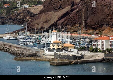 Prainha liegt in der Nähe der atemberaubenden Gegend von Ponta de Sao Lourenço, dem östlichen Teil von Madeira, Portugal Stockfoto