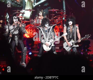 FEBRUAR 11: Gene Simmons, Eric Singer, Tommy Thayer und Paul Stanley von KISS treten während der End of the Road Tour der Band am 11. Februar 2020 in der Colonial Life Arena in Columbia, South Carolina, auf. QUELLE: Chris McKay / MediaPunch Stockfoto